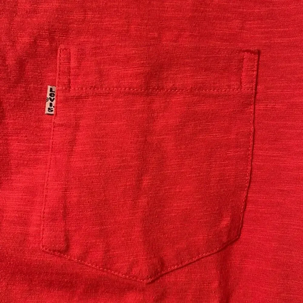 Levi’s vneck one pocket t-shirt